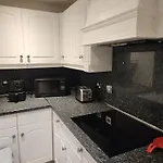 Temade Homes - 2 Bed Graceful Holiday Home