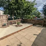 Cute 3 Bedroom House Near Etihad Stadium And Coop Arena With Parking