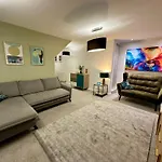 6 Guests- 3 Bedroom Central House Mcr Ao & Etihad Parking & Wi Fi