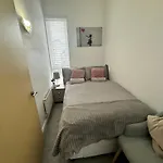 6 Guests- 3 Bedroom Central House Mcr Ao & Etihad Parking & Wi Fi