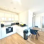 Up To 40 Percent Off Old Trafford Modern Apartment