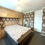 Boutique 3Bd Opposite Etihad & Coop - Free Parking - Pool Table