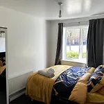 Inside Manchester City, Modern & Luxurious 2 Bed Apartment, Entire Unit