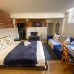 City Centre Beautiful & Cosy Studio Apartment