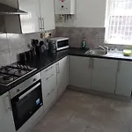 Double-Bedroom In The Heart Of Salford Manchester Perfect For Short Stays Lt1