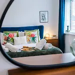 Spacious & Bright 2-Bed Home By 53 Degrees Property, Perfect For Couples With Parking & Garden