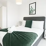 2Bed 2Bath Free Parking Very Central