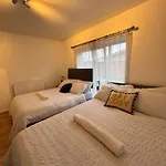Stylish Townhouse- City Centre - O2 Apollo