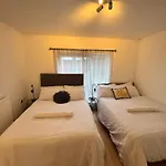 Stylish Townhouse- City Centre - O2 Apollo
