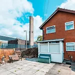 3-Bed City Retreat - Sleeps 7 Garden & Parking