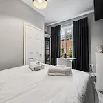 3 Bedroom Home Close To Mcr City Centre