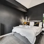 3 Bedroom Home Close To Mcr City Centre