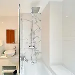 Morden 2Br Apt With City Views