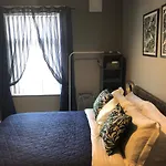 3. Stylish Private Double Room Near Manchester City Centre