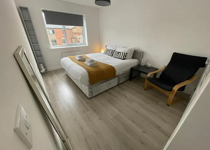 Large Spacious Room With Massive Bed And Free Wifi