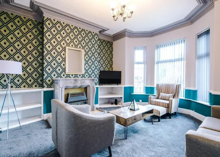Kharma House - 5 Bed Sleeps 9