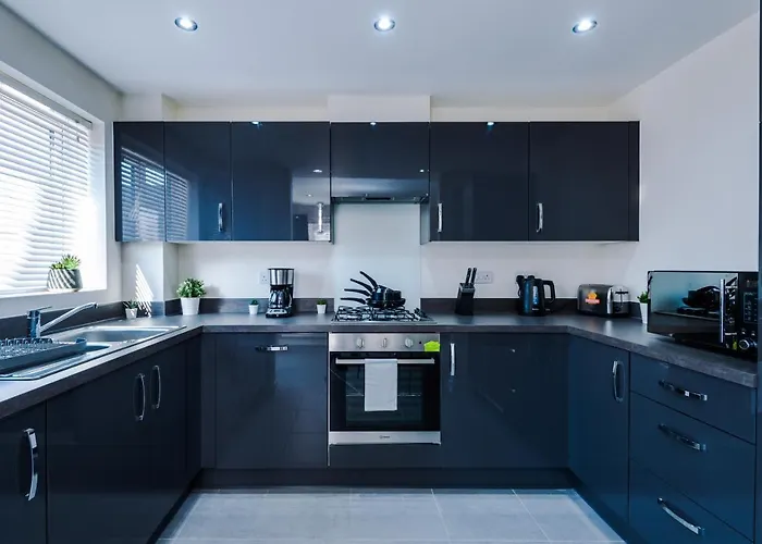 Vidale Court, 3 Bedroom House With River Irwell View, Sleeps 6