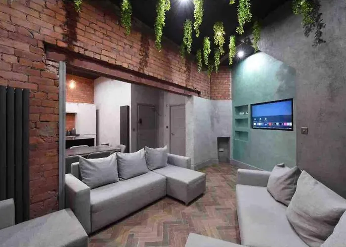 Casa Jungle Slps 20 Mcr Centre Hot Tub, Bar And Cinema Room Leisure Suite