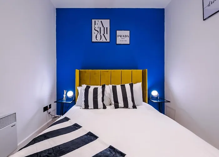 *New* Stylish & Modern City Centre Apartment