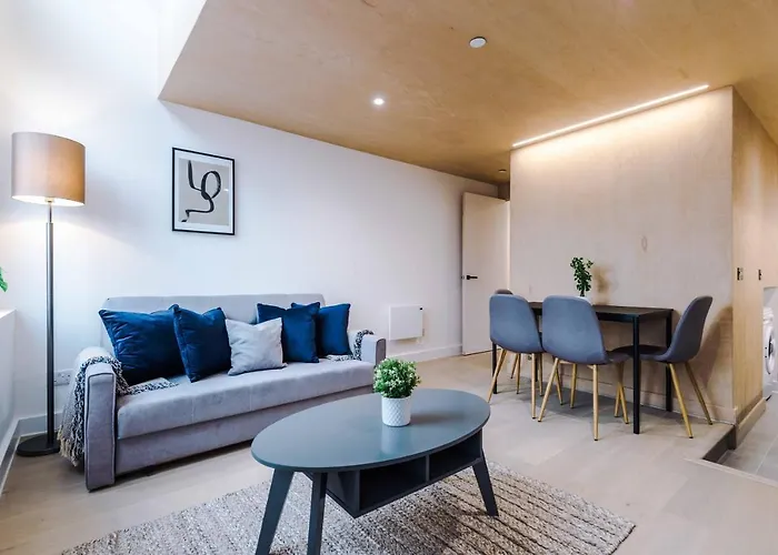 Sky Gardens - Contemporary Duplex Apartment