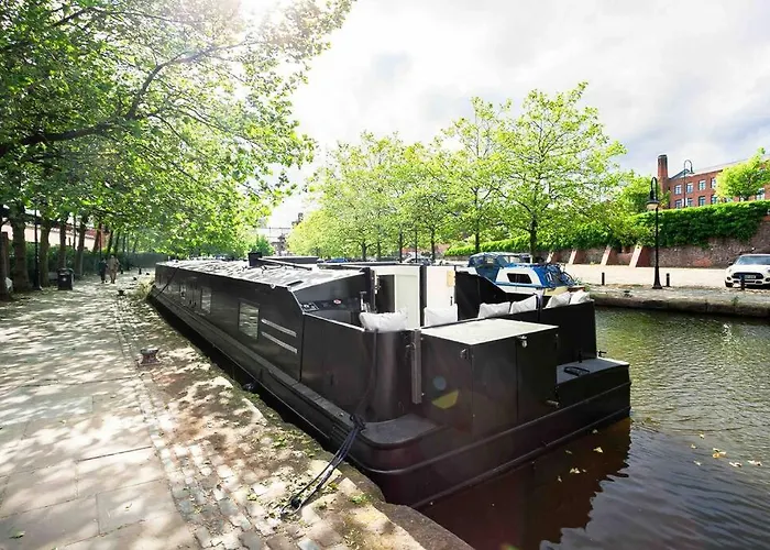 The Vaetten Hues Luxury Boat