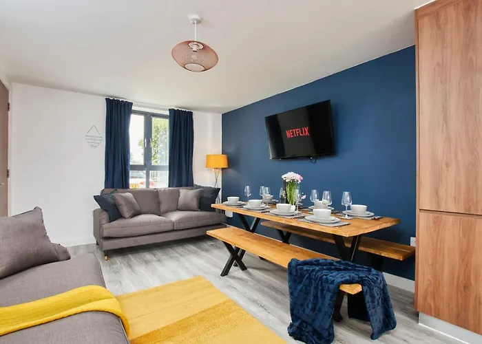 Fabulous 5 Bed House W Parking