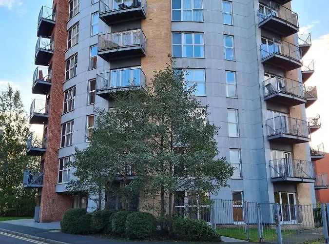 Eaglet 2 Bedroom Luxury Home Near Etihad Staduim