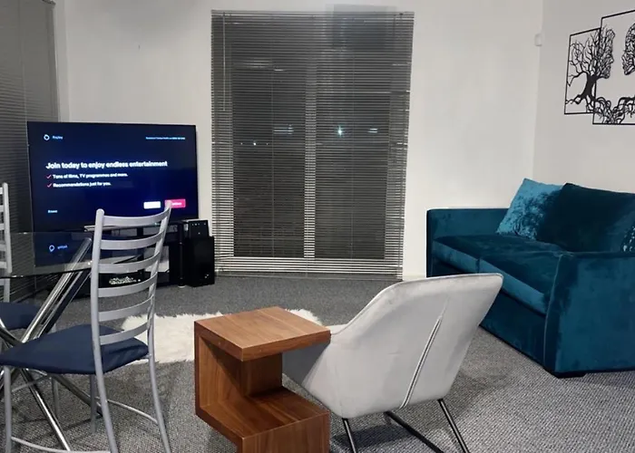 Luxury 1 Bed Apartment With Parking
