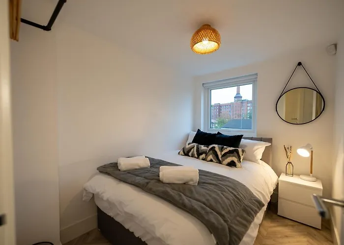 Exquisite 6 Bedroom Luxury Home Manchester
