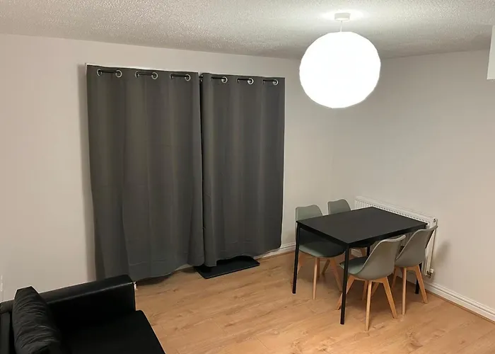 Cozy House With Free Parking