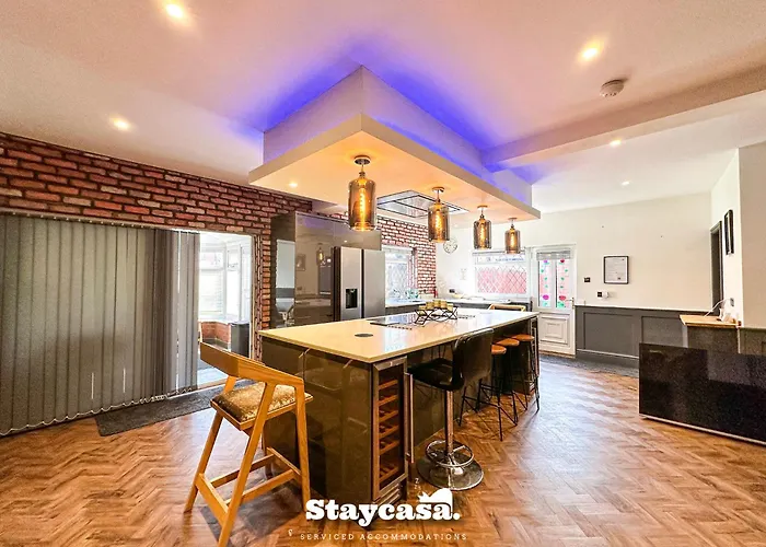 Beautiful Detached Villa - Jacuzzi Bath - Parking