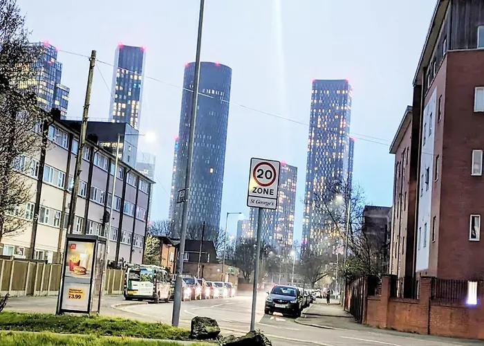 A Superb 2 Bed, 2 Bathroom Apartment In Manchester City Centre Free Parking