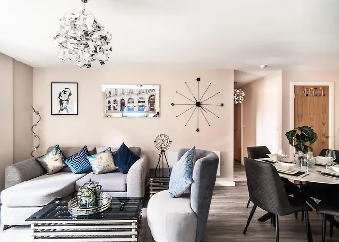 Spacious & Bright 2 Bed Apartment In Manchester