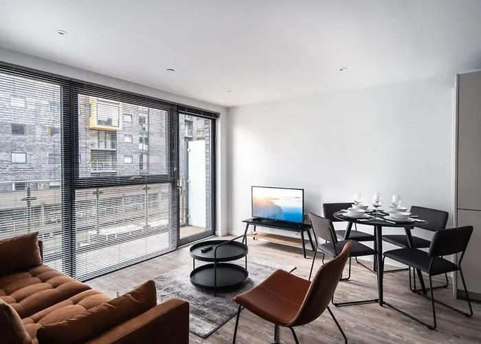 Spacious 2 Bed Apartment In Central Manchester