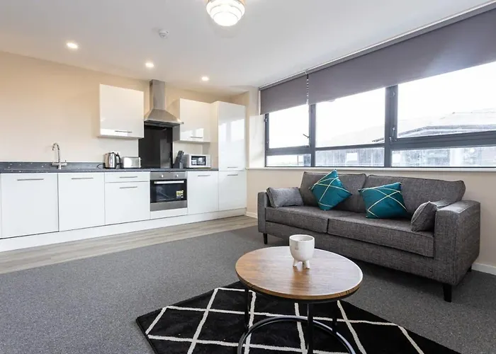 Contemporary 2 Bed Apartment Salford