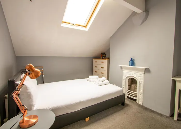 Suite 4 - Comfy Bedroom Near Mcr Centre