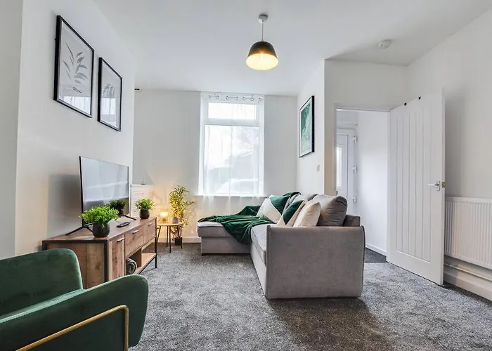 Stylish & Vibrant 2 Bedroom