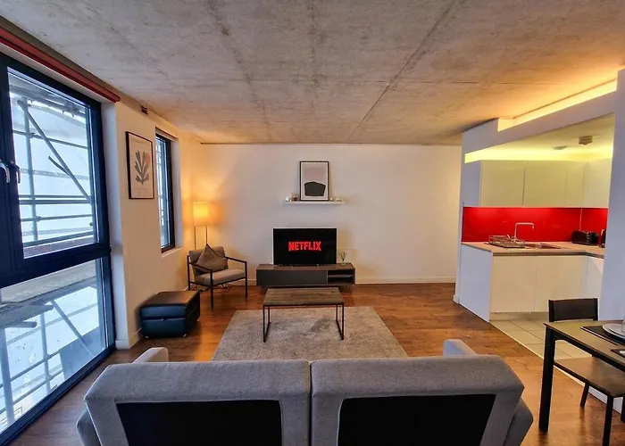 Stunning Canal Side Flat By City Superhost