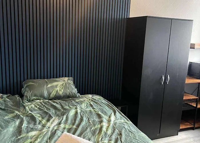 Double En Suit Room In Levenshulme