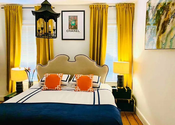 Large & Stylish Townhouse King Beds&Free Parking