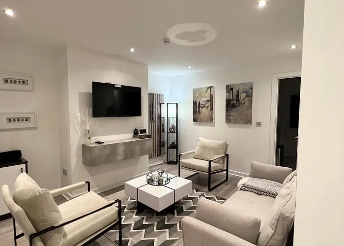 Entire House - Near Etihad Stadium And Central Manchester