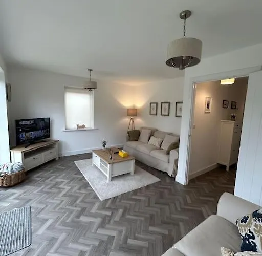 4-Bedroom New House Near City Centre