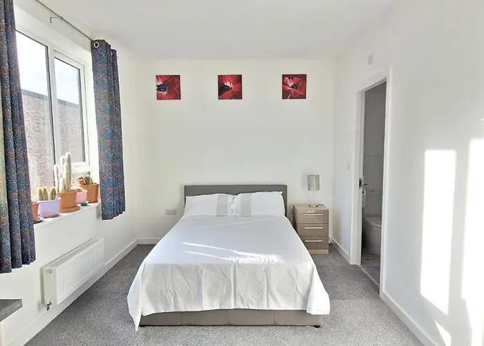 Spacious Double Room With Private Bathroom