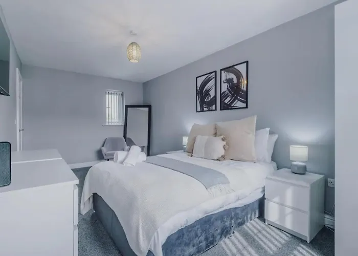 Charming Manchester 3-Bed House