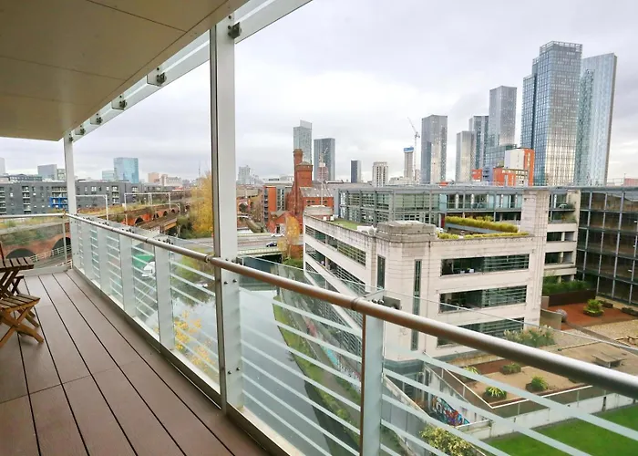 Pass The Keys Stunning Views Canal Side Flat With Free Parking