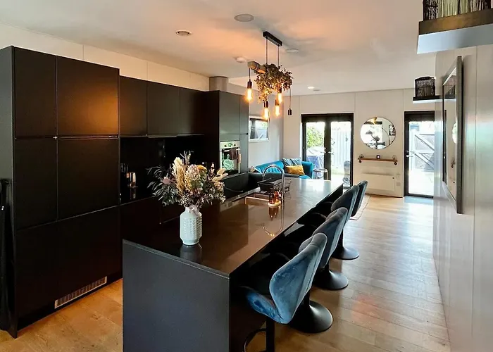 Central Townhouse, Free Parking, Close To Ao Arena