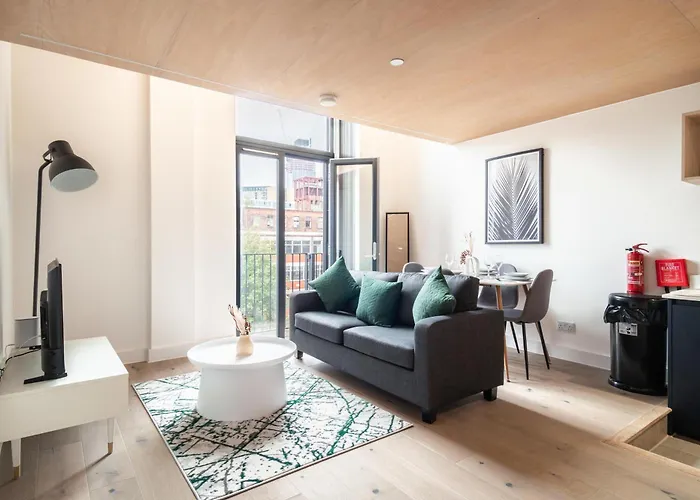 Stylish & Contemporary 2 Bed Flat In Manchester