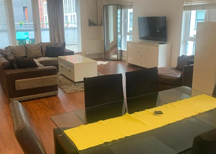 Spacious Central Penthouse Apartment With Parking