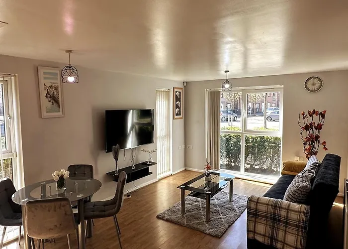 Inside Manchester City, Modern & Luxurious 2 Bed Apartment, Entire Unit