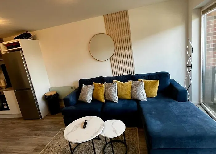 Chic 2-Bed Flat - Coop Live & Ethiad